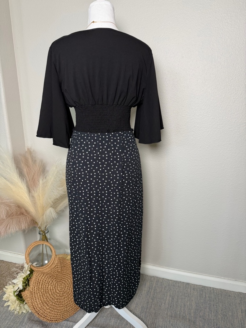 Black V-Neck Flutter Sleeve Crop Top - Picture 7 of 8